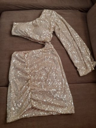 Vestido fiesta lentejuelas beige. Marca SORELLA