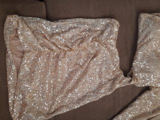 Vestido fiesta lentejuelas beige. Marca SORELLA
