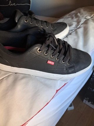 Zapatillas Levi's Negras y Blancas