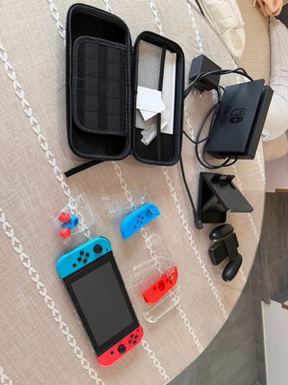 Nintendo Switch Azul y Rojo con Protector