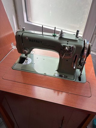 Máquina de coser Refrey Transforma