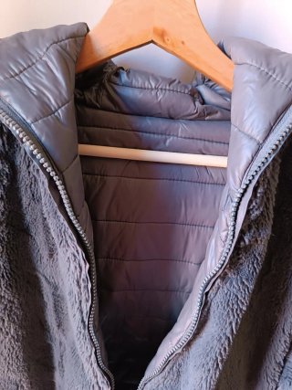 Anorak mujer gris con capucha