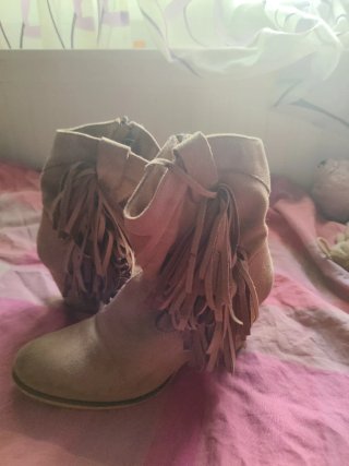 Botines cowboy beige con flecos