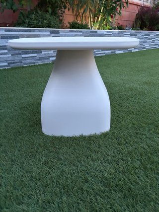 Mesa de jardín blanca moderna nueva a estrenar