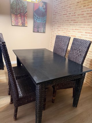 Mesa teca y sillas ratán