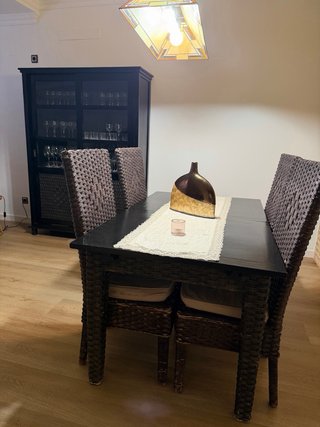 Mesa teca y sillas ratán