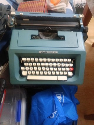 Máquina de escribir Olivetti Studio 46