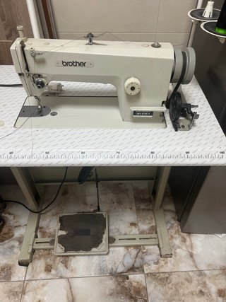 Máquina de coser Brother DB2-B735-3