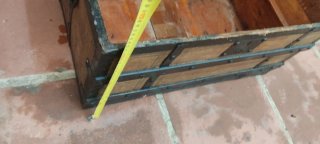 Baúl antiguo madera y metal