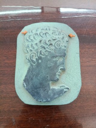 Placa relieve cabeza Herme