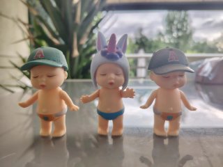 Set 3 Bebés Mini con Biberón y Gorra