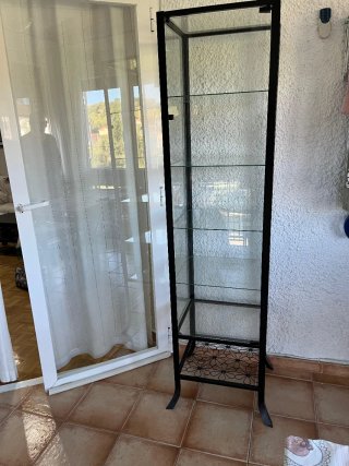 Vitrina IKEA KLINGSBO Negra y Transparente