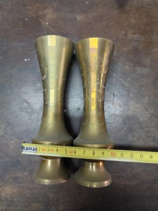 Juego de 2 jarrones dorados de metal