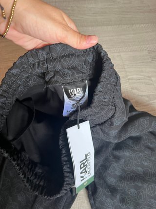 Pantalon  corto deportivo Karl Lagerfeld Talla M