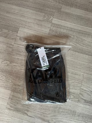 Pantalon  corto deportivo Karl Lagerfeld Talla M