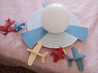Lámpara infantil de techo con aviones