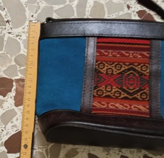 Borsetta artigianale in cuoio e tessuto