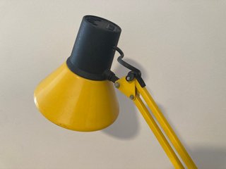 Lámpara flexo vintage amarilla