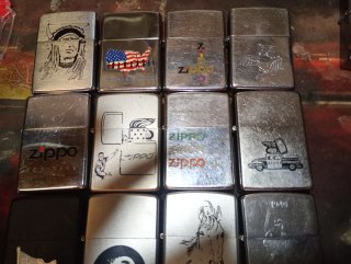 Confezione da 12 accendini Zippo