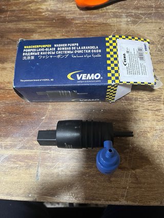 Bomba VAG VEMO V10-08-0204 1K6 955 651