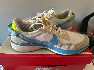 Zapatillas Nike Blancas y Amarillas