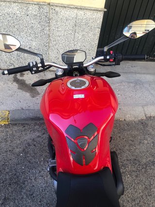 Ducati Monster 821 Roja