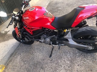 Ducati Monster 821 Roja