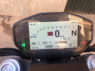Ducati Monster 821 Roja