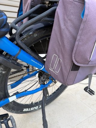Bicicleta eléctrica azul Conor Olso E-City
