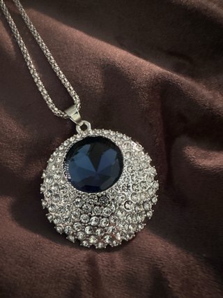 Collana lunga pendente tondo blu con  strass
