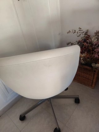 Silla de escritorio blanca giratoria