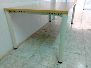 Mesa de trabajo escolar madera y metal