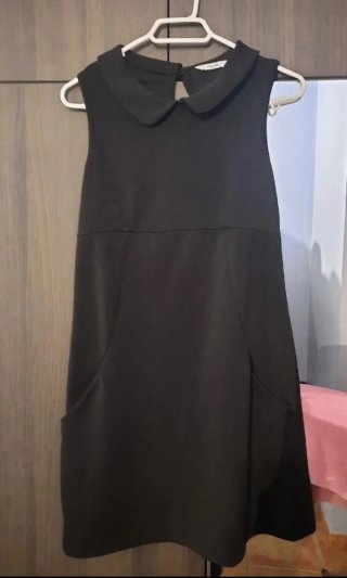 Vestido negro con cuello Peter Pan