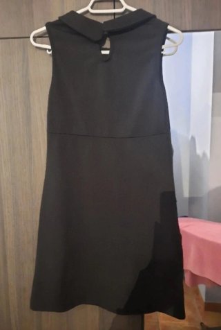 Vestido negro con cuello Peter Pan