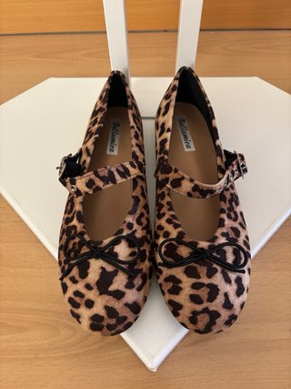 Bailarinas leopardo con lazo