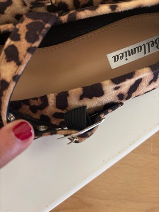 Bailarinas leopardo con lazo