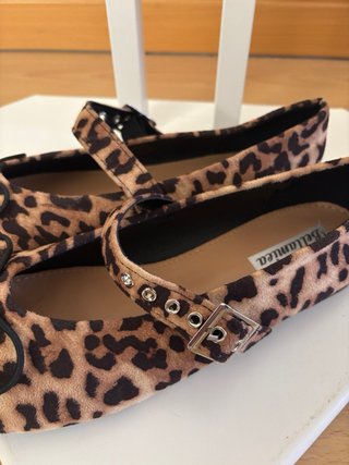Bailarinas leopardo con lazo