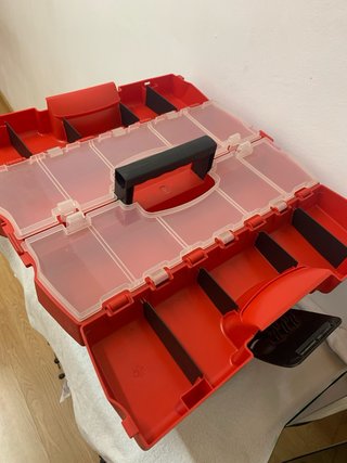 Caja de herramientas de plástico con compartimento