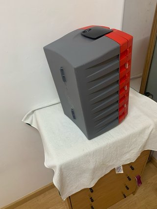 Caja de herramientas de plástico con compartimento
