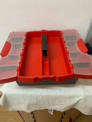 Caja de herramientas de plástico con compartimento
