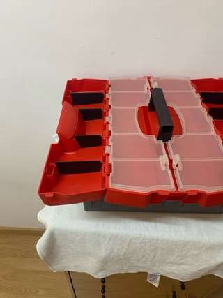 Caja de herramientas de plástico con compartimento