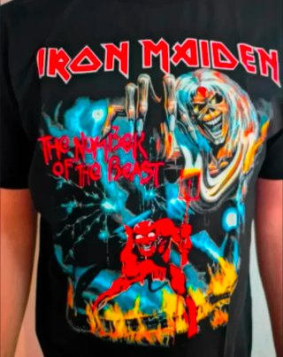 CAMISETA NEGRA - IRON MAIDEN - TALLA L y más...