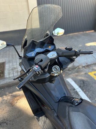 Kymco AK550
