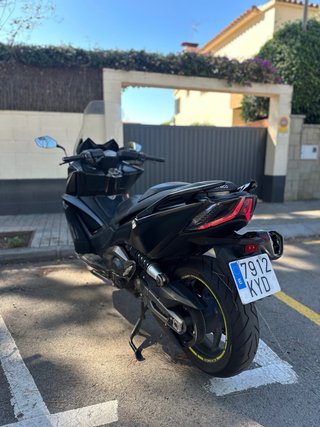 Kymco AK550