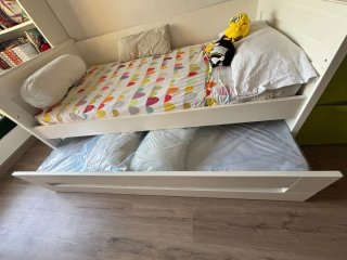 Cama nido blanca con cajón y mueble Ikea