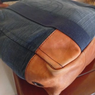 Bolso Purificación García azul y cuero
