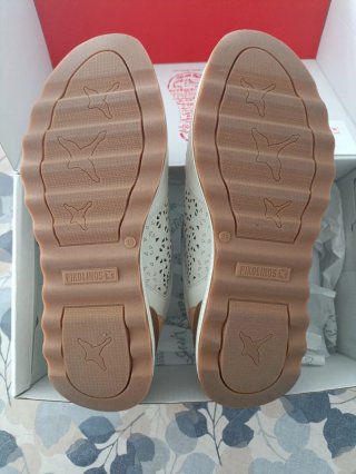 Pikolinos Arrefice Cuero Beige y Dorado