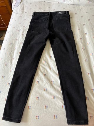 Pantalones vaqueros negros pitillos