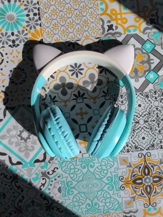 Auriculares con orejas de gato