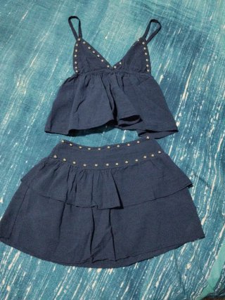 Conjunto Top y Falda Azul con Tachuelas